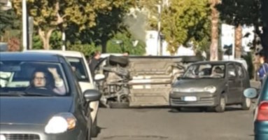 Fiat Punto ribaltata